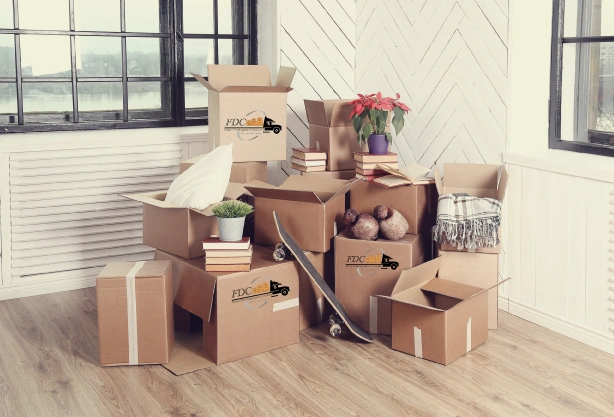 Cartons remplis prêts pour le déménagement
